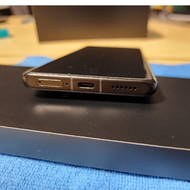 【美品】Xiaomi 12S ULTRA 12/256GB黒 おまけ付き スマホ/家電/カメラのスマートフォン/携帯電話(スマートフォン本体)の商品写真