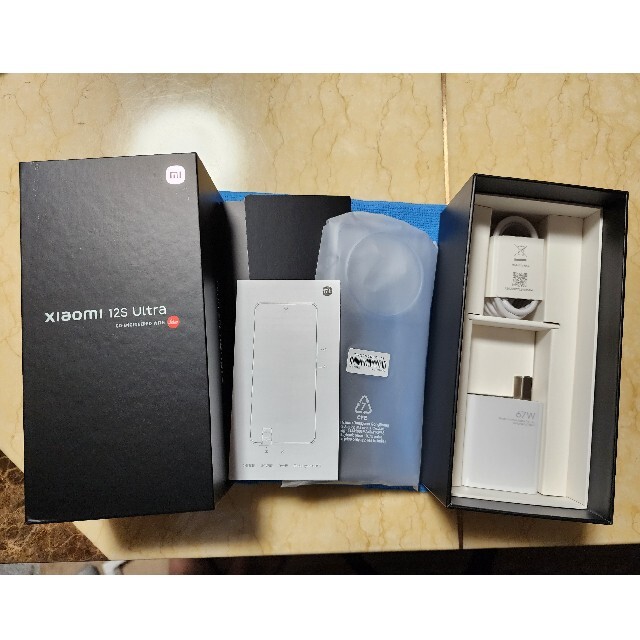 【美品】Xiaomi 12S ULTRA 12/256GB黒 おまけ付き スマホ/家電/カメラのスマートフォン/携帯電話(スマートフォン本体)の商品写真