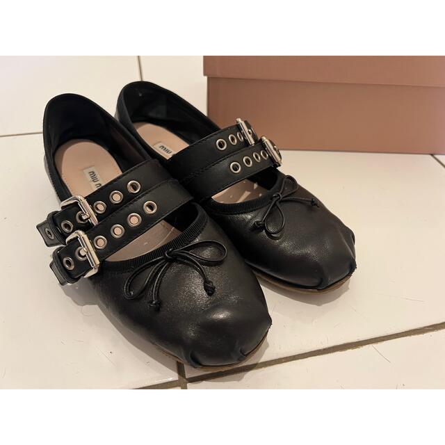 【miumiu】ベルト付 レザー バレエシューズ バレリーナ