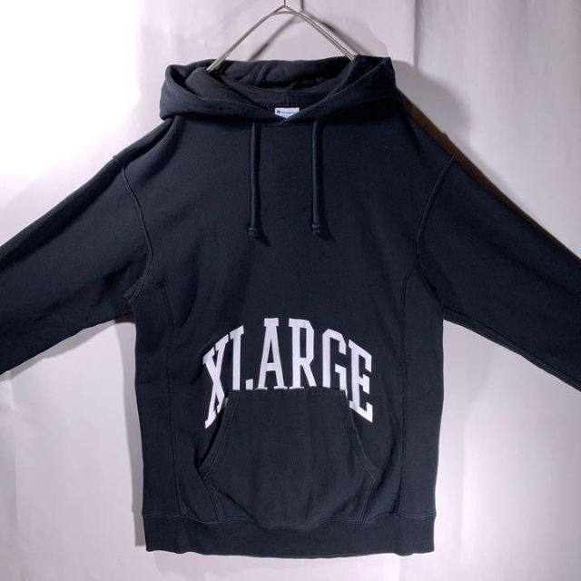 XLARGE(エクストララージ)のXLARGE champion コラボ スウェットパーカー リバースウィーブ 黒 メンズのトップス(パーカー)の商品写真