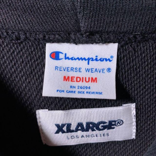 XLARGE(エクストララージ)のXLARGE champion コラボ スウェットパーカー リバースウィーブ 黒 メンズのトップス(パーカー)の商品写真