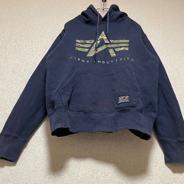 ALPHA INDUSTRIES(アルファインダストリーズ)のALPHA INDUSTRIES プルオーバーパーカー 迷彩ロゴ アルファ メンズのトップス(パーカー)の商品写真