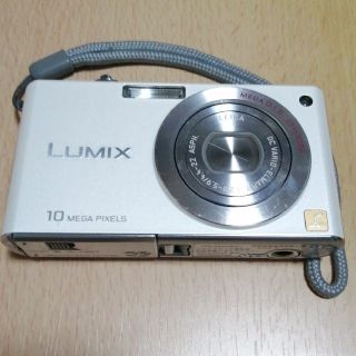 パナソニック(Panasonic)のLUMIX FX37 ホワイト(コンパクトデジタルカメラ)