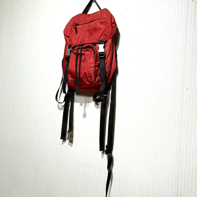 PRADA(プラダ)の希少　プラダV135 REDバックパック レディースのバッグ(リュック/バックパック)の商品写真