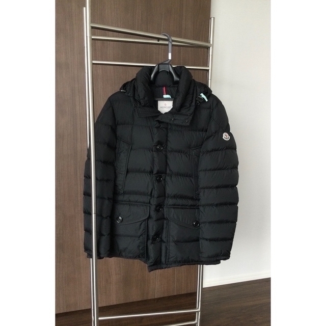 MONCLER(モンクレール)のモンクレール　クルーニー　ブラック　サイズ３　MONCLER CLUNY メンズのジャケット/アウター(ダウンジャケット)の商品写真