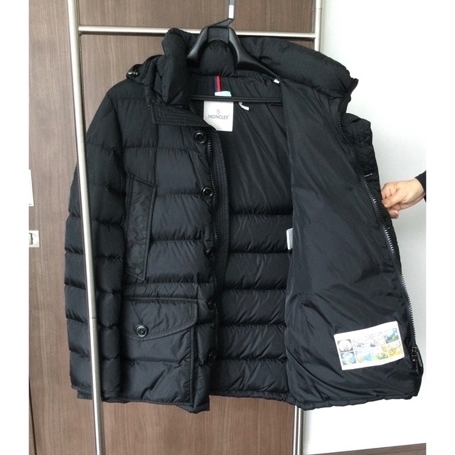 MONCLER(モンクレール)のモンクレール　クルーニー　ブラック　サイズ３　MONCLER CLUNY メンズのジャケット/アウター(ダウンジャケット)の商品写真