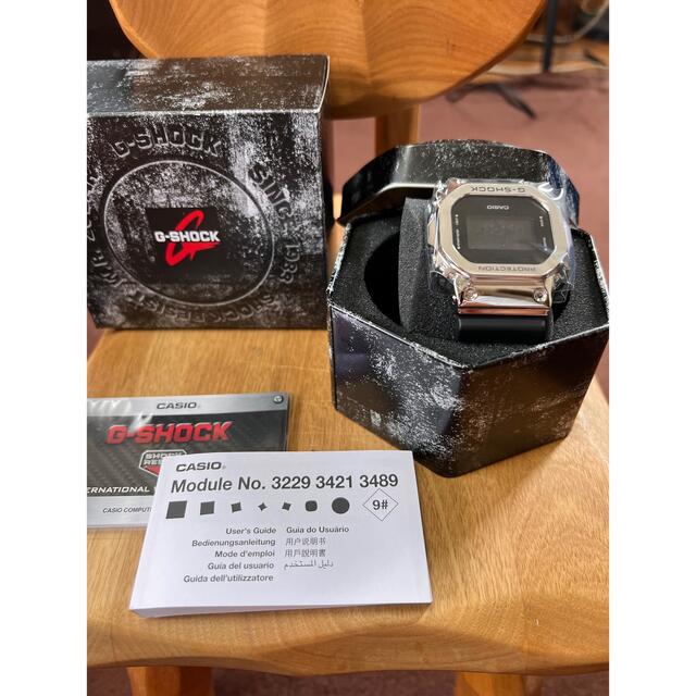 G-SHOCK(ジーショック)のG-SHOCK 5600シリーズ GM-5600-1DR メンズの時計(腕時計(デジタル))の商品写真