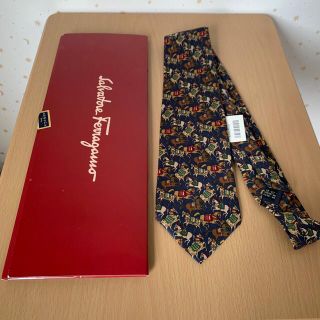 サルヴァトーレフェラガモ(Salvatore Ferragamo)の箱付き　タグ付き　フェラガモ　ネクタイ　新品(ネクタイ)