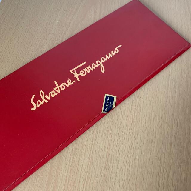 Salvatore Ferragamo(サルヴァトーレフェラガモ)の箱付き　タグ付き　ネクタイ　新品未使用　フェラガモ メンズのファッション小物(ネクタイ)の商品写真