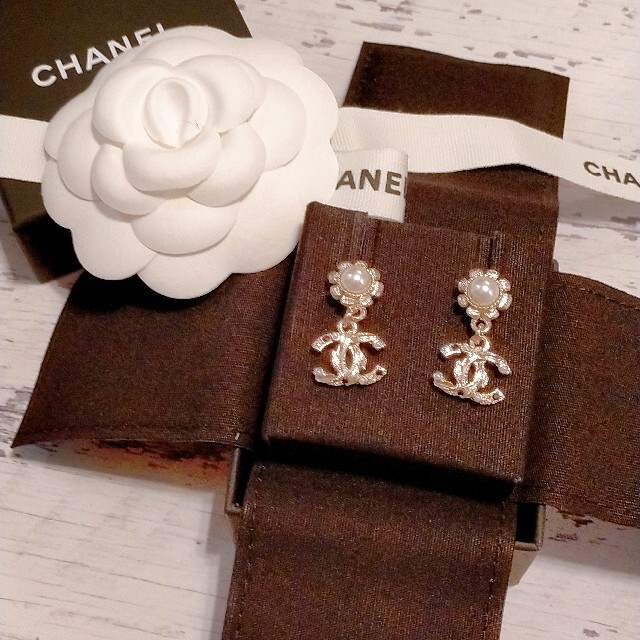 CHANEL(シャネル)の新品 CHANEL 22k ピアス CCマーク パール レディースのアクセサリー(ピアス)の商品写真