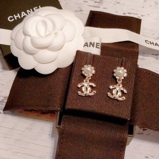 シャネル(CHANEL)の新品 CHANEL 22k ピアス CCマーク パール(ピアス)