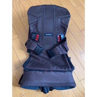 ベビービョルン(BABYBJORN)のベビービョルン ONE KAI Air 抱っこ紐 ブラウン(抱っこひも/おんぶひも)