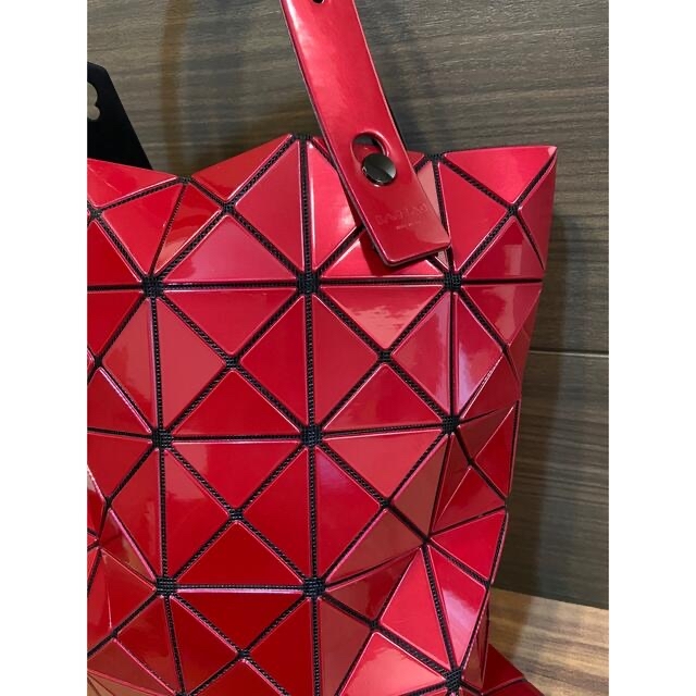 BaoBaoIsseyMiyake(バオバオイッセイミヤケ)のBAOBAO ISSEY MIYAKE LUCENT ルーセント メタリック 赤 レディースのバッグ(トートバッグ)の商品写真