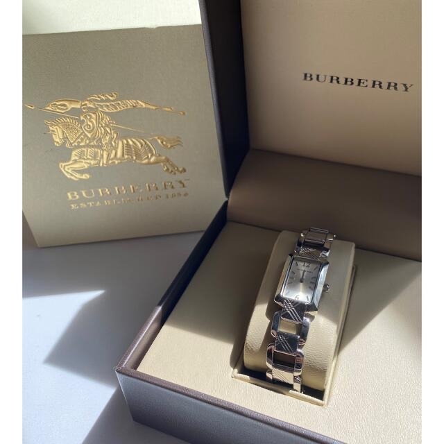 BURBERRY(バーバリー)の【美品】Burberry レディース　腕時計　シルバー レディースのファッション小物(腕時計)の商品写真