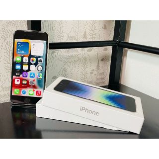 アップル(Apple)の【未使用品！】iPhone SE (第3世代）64GB  ホワイト☆値下げ(スマートフォン本体)