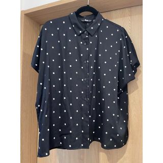 ユニクロ(UNIQLO)のUNIQLO ユニクロ　レーヨンプリントブラウス　ドット(シャツ/ブラウス(半袖/袖なし))