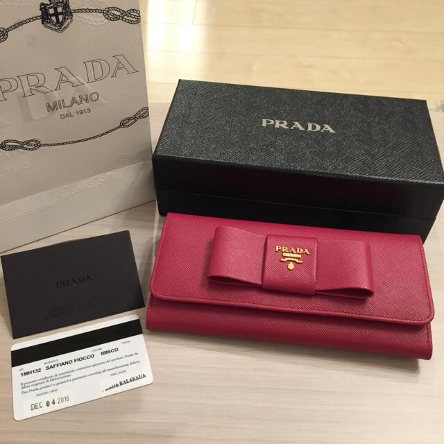 PRADA(プラダ)の【SHUSHUさま専用】PRADA サフィアーノ リボン財布 メンズのファッション小物(長財布)の商品写真