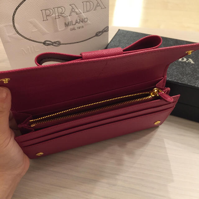 PRADA(プラダ)の【SHUSHUさま専用】PRADA サフィアーノ リボン財布 メンズのファッション小物(長財布)の商品写真