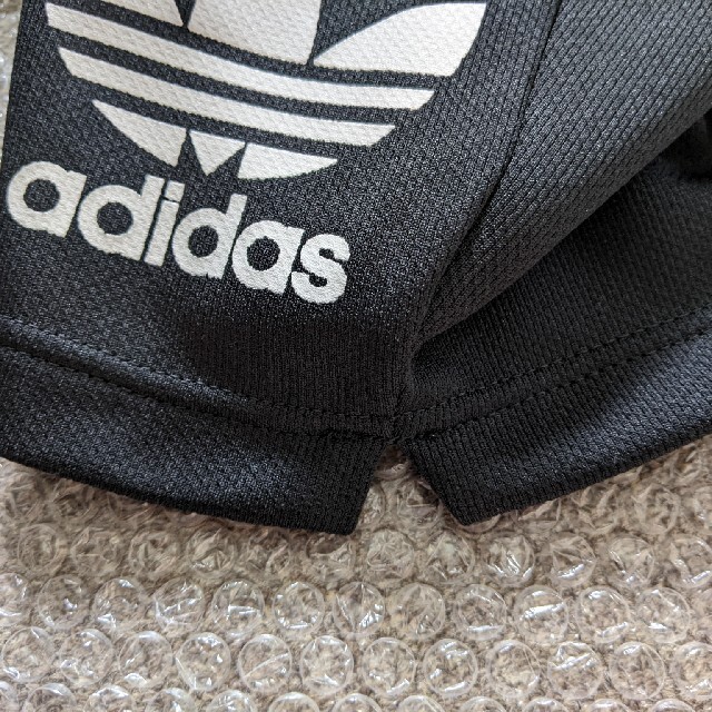 adidas(アディダス)のアディダス ハーフパンツ黒 サイズ145cmから155cmジャージ素材 キッズ/ベビー/マタニティのキッズ服男の子用(90cm~)(パンツ/スパッツ)の商品写真