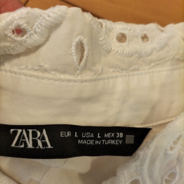 ZARA(ザラ)のZARA  ブラウス　白 レディースのトップス(シャツ/ブラウス(長袖/七分))の商品写真