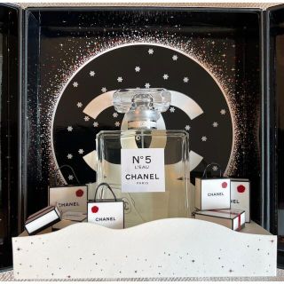 CHANEL - シャネル N°5 ロー オードゥ トワレット シアターコフレ ...