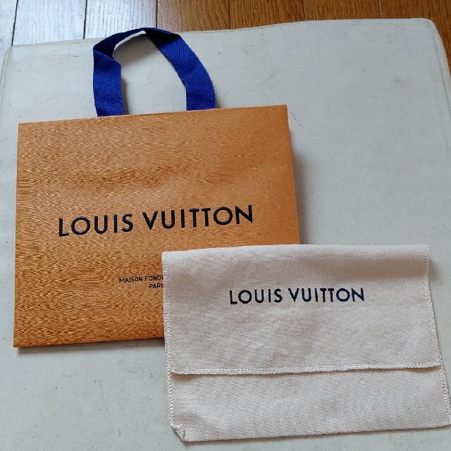 LOUIS VUITTON(ルイヴィトン)のショップ紙袋 レディースのバッグ(ショップ袋)の商品写真