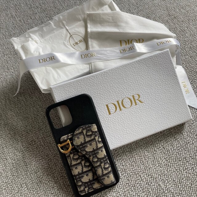 Christian Dior(クリスチャンディオール)のdior ディオール　iPhone12 pro max ケース　サドル スマホ/家電/カメラのスマホアクセサリー(iPhoneケース)の商品写真