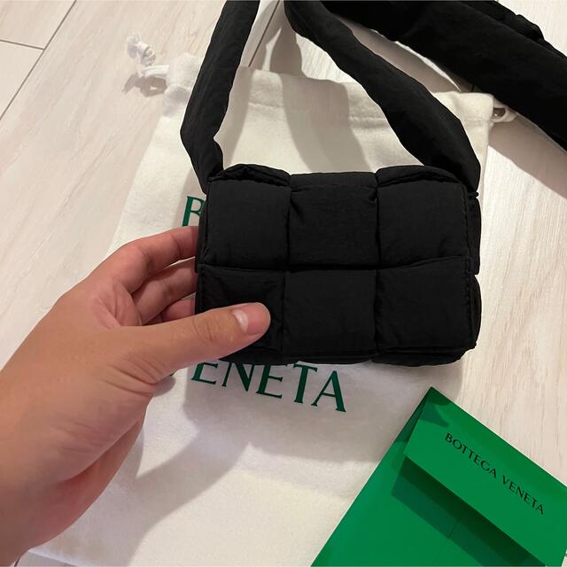 Bottega Veneta(ボッテガヴェネタ)のbottega veneta キャンディ　パデッド　テック　カセット レディースのバッグ(ショルダーバッグ)の商品写真