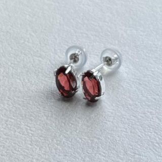 ガーネットピアス プラチナピアス 5mm×7mm  ガーネット 送料無料(ピアス)