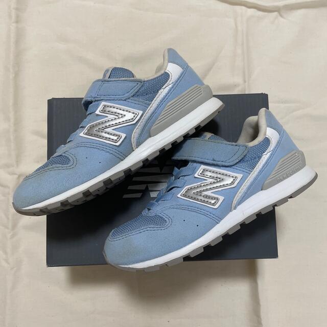 New Balance(ニューバランス)のニューバランス　YV996 CSL スニーカー　水色　17.5 キッズ/ベビー/マタニティのキッズ靴/シューズ(15cm~)(スニーカー)の商品写真