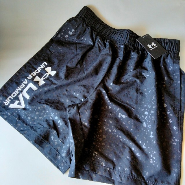 UNDER ARMOUR(アンダーアーマー)の新品 黒黒 L アンダーアーマー メンズ 上下セット Tシャツ ハーフパンツ メンズのパンツ(ショートパンツ)の商品写真