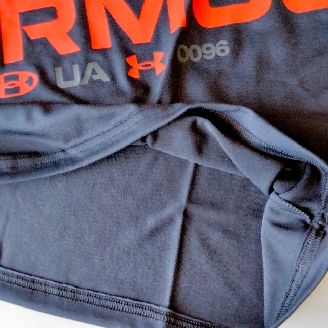 UNDER ARMOUR(アンダーアーマー)の新品 黒赤 L アンダーアーマー メンズ 上下 半袖 Tシャツ ハーフパンツ メンズのトップス(Tシャツ/カットソー(半袖/袖なし))の商品写真