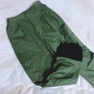 アンダーカバー(UNDERCOVER)のアンダーカバー　gu カーゴパンツ　カーキ　レディースXSサイズ(ワークパンツ/カーゴパンツ)