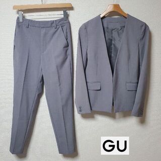 ユニクロ(UNIQLO)のGU　ジーユー　パンツスーツ　ライトグレー　Sサイズ(スーツ)