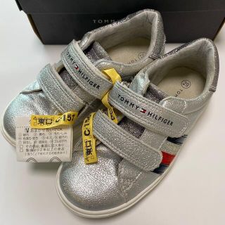 トミーヒルフィガー(TOMMY HILFIGER)のTOMMY HILFIGER.スニーカー.シルバー.18.5㎝、クリスマス(スニーカー)