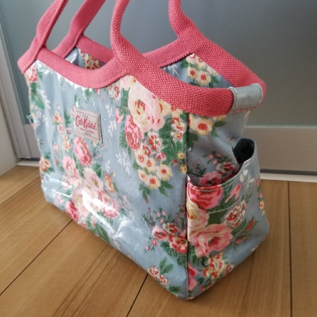 Cath Kidston(キャスキッドソン)のキャスキッドソン Cath Kidston ビニール エナメル バッグ バック レディースのバッグ(トートバッグ)の商品写真