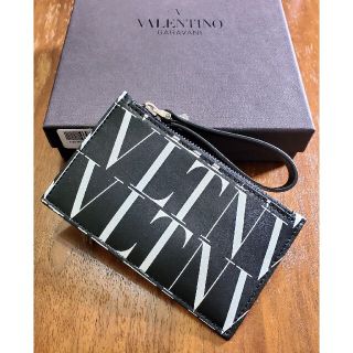ヴァレンティノ(VALENTINO)のヴァレンティノ　新品　メンズ　フラグメントケース(VLTN/ブラック)(コインケース/小銭入れ)