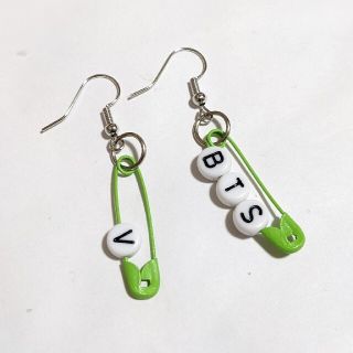 ボウダンショウネンダン(防弾少年団(BTS))の💚BTS V 安全ピアス/Green💚TS 防弾少年団 バンタン テテ(ピアス(両耳用))