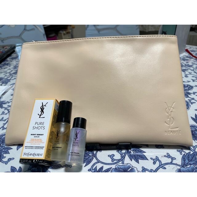 Yves Saint Laurent Beaute(イヴサンローランボーテ)のイヴ・サンローランのポーチとサンプルセット コスメ/美容のキット/セット(サンプル/トライアルキット)の商品写真