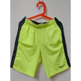 ナイキ(NIKE)のキッズ　NIKE ショートパンツ　S 135(パンツ/スパッツ)