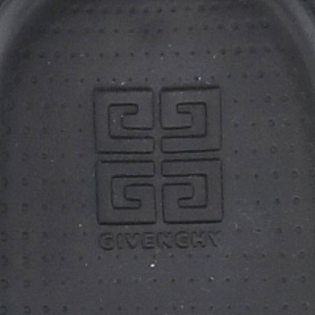GIVENCHY - ジバンシィ MARSHMALLOW SANDAL スタッズ付きラバー GIVENCHY - ジバンシィ MARSHMALLOW SANDAL スタッズ付きラバー