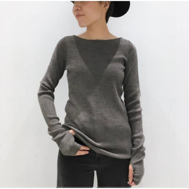 L'Appartement DEUXIEME CLASSE(アパルトモンドゥーズィエムクラス)の未使用 L'Appartement Rib B/N Knit 指抜きニット レディースのトップス(ニット/セーター)の商品写真