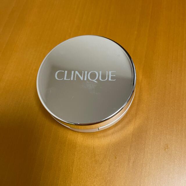 CLINIQUE(クリニーク)のクリニーク  シティブロッククッションコンパクト　ライト コスメ/美容のベースメイク/化粧品(ファンデーション)の商品写真