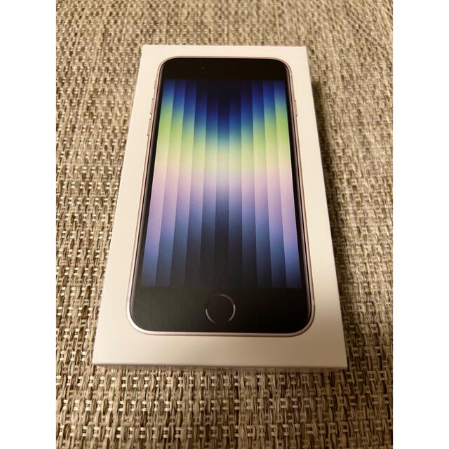 iPhone(アイフォーン)の【新品】iPhone SE3 (第三世代)  64G 白  スマホ/家電/カメラのスマートフォン/携帯電話(スマートフォン本体)の商品写真