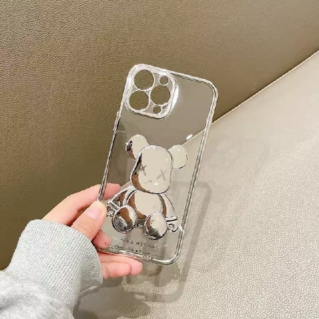 iPhoneケース　iPhone12proケース　クマ　くま　熊　シルバー スマホ/家電/カメラのスマホアクセサリー(iPhoneケース)の商品写真