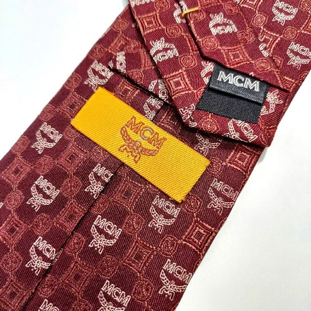 MCM(エムシーエム)の124【MCM】エムシーエム ネクタイ 赤×パターン×ロゴ メンズのファッション小物(ネクタイ)の商品写真
