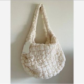 cos キルティングバッグ ネイビー 最終値下げ cos キルティングバッグ ネイビー 最終値下げ