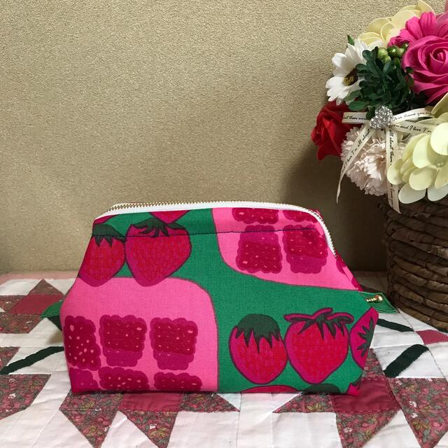 marimekko(マリメッコ)の【廃盤稀少】マリメッコ  生地　ハンドメイド　ムンモランマルヤット　ワイヤポーチ ハンドメイドのファッション小物(ポーチ)の商品写真