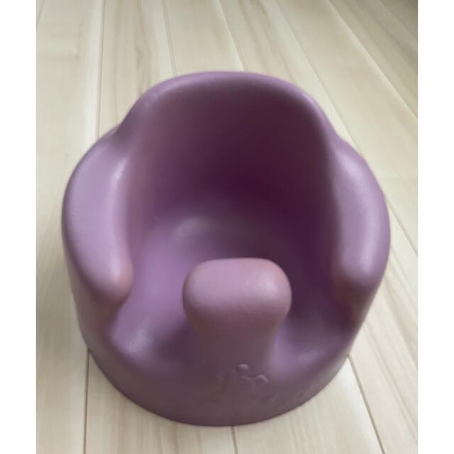 Bumbo(バンボ)のBumbo バンボ　グレープ　紫　赤ちゃん椅子　ベビーソファ　ベルト付き キッズ/ベビー/マタニティの寝具/家具(収納/チェスト)の商品写真