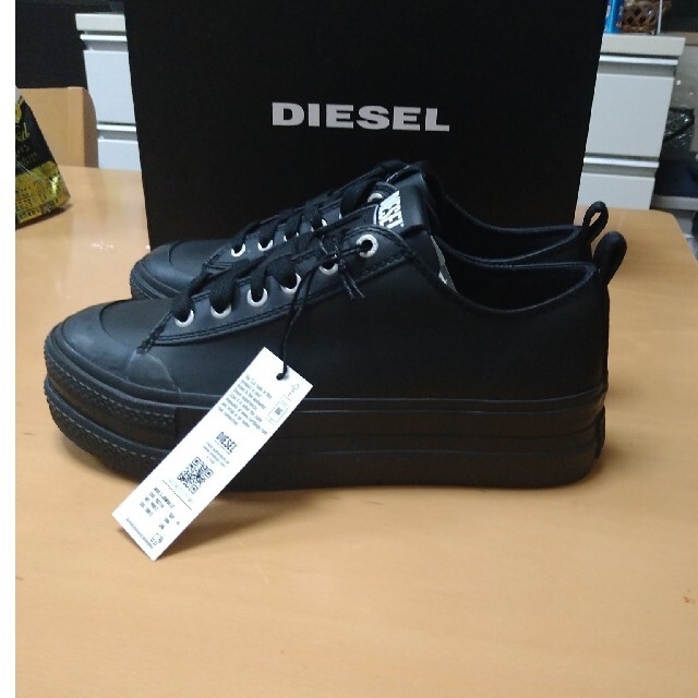 □年末特別価格□　DIESEL　新作レザースニーカー